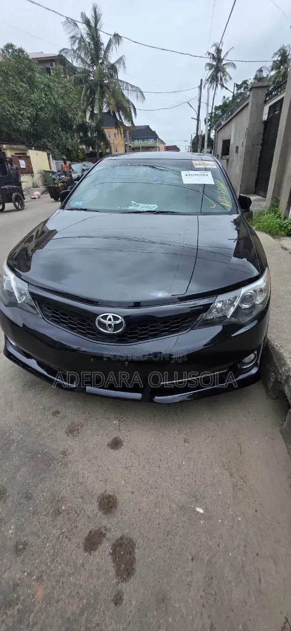 Toyota Camry SE 2.5L Petrol Sedan ta 2014 - 1