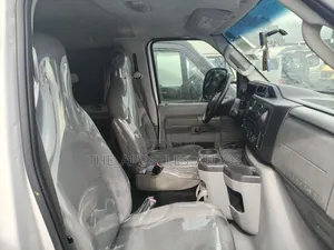 Ford E-350 2013 Fari