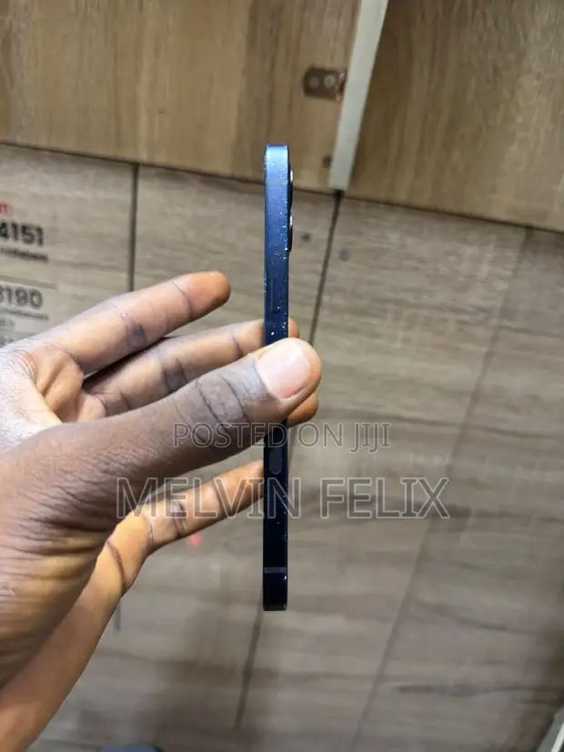 Apple iPhone 12 64GB Blue - 1