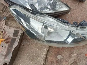 Fitilar Gaba ta Dama ta Toyota Yaris 2014