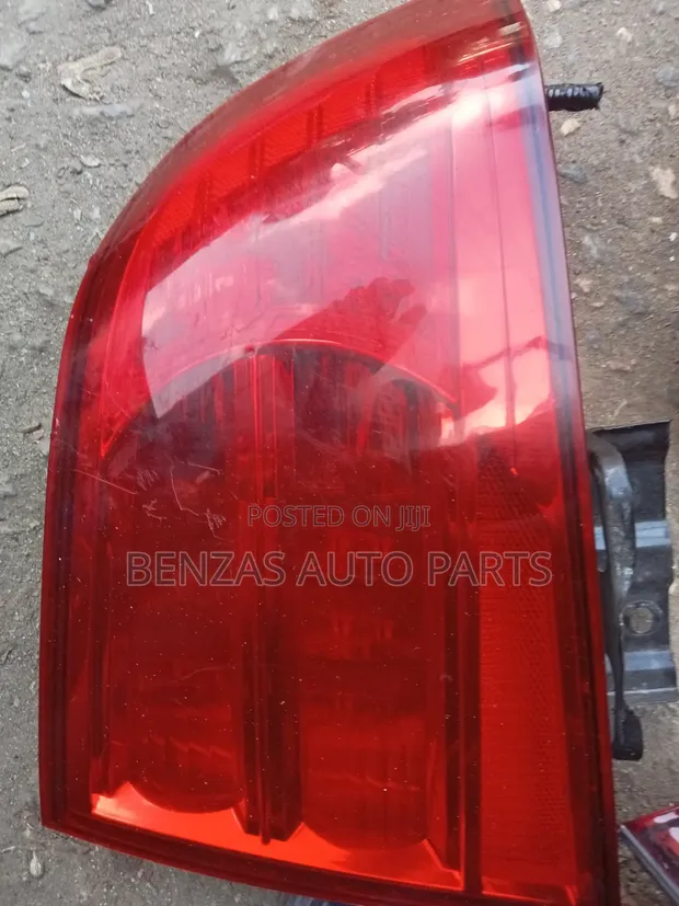 Acura TL 2006 Tail Light Replacement - 1