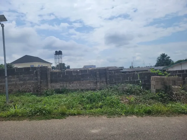 4 Plots na Sayarwa, Alagbaka GRA - 1