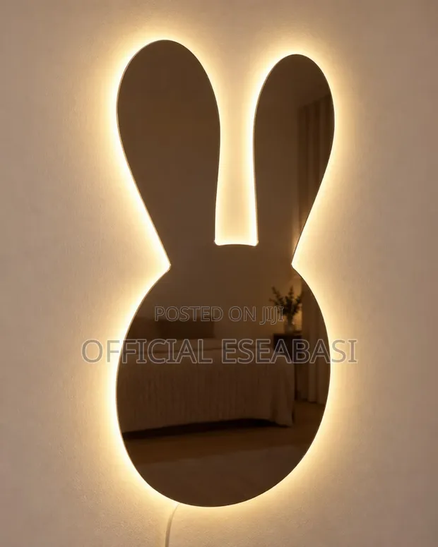 Bunny LED Backlit Wall Mirror | Madubin Kayi na Zamani - 1