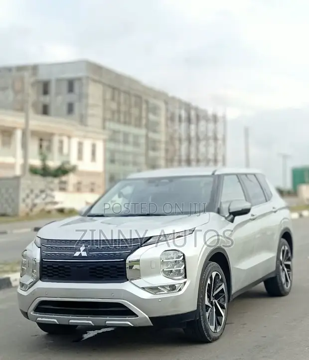 Mitsubishi Outlander SE 2025 Silver - 1