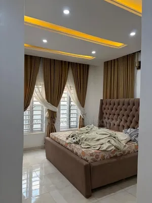 Gidan Bungalow Mai Dakuna 3 da Furnishings da BQ a Graceland Estate, Akure