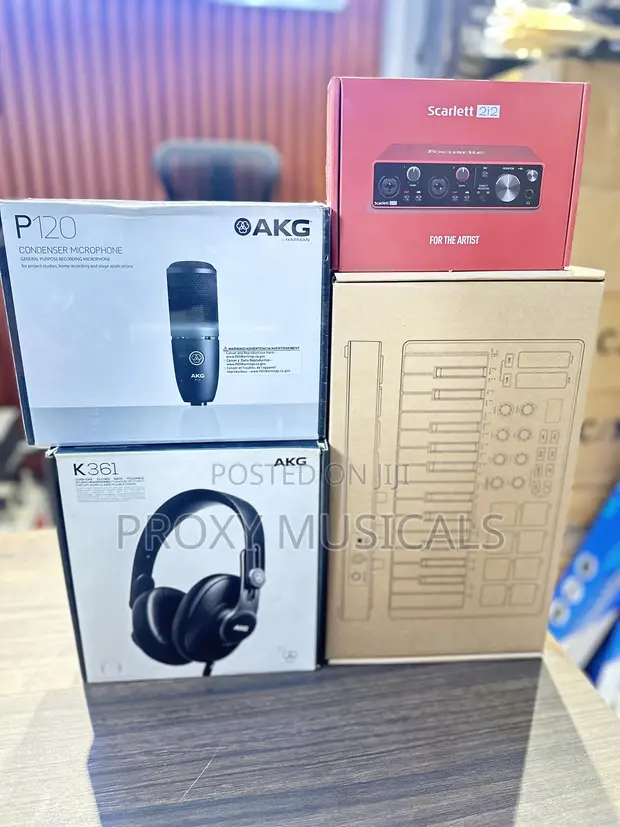 Focusrite Scarlett 2i2 Studio Bundle Package - 1