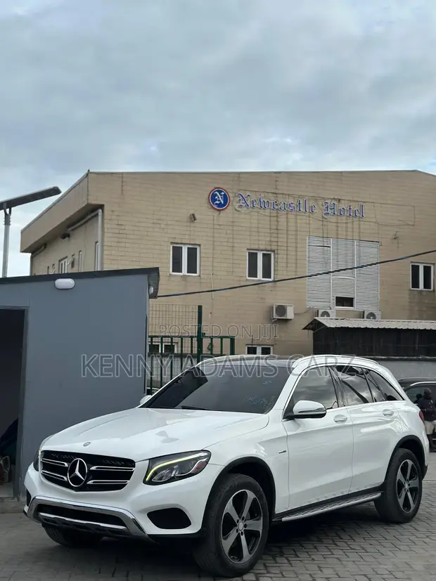 2016 Mercedes-Benz GLC300 White - 1