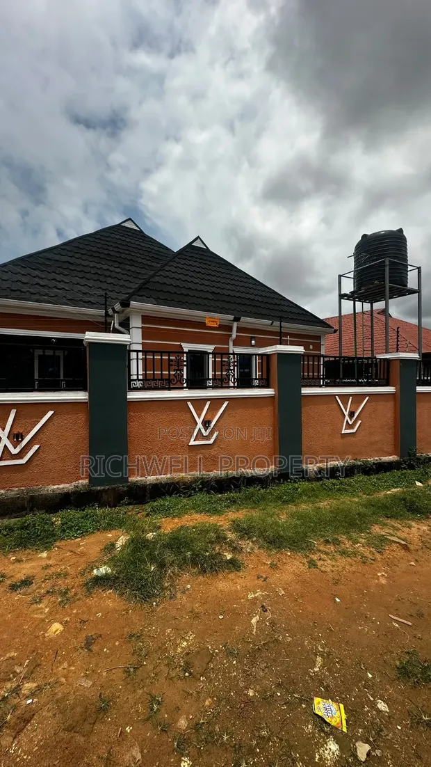 3 Bedroom Bungalow for Sale in Ifesowapo Street, Ibadan - 1