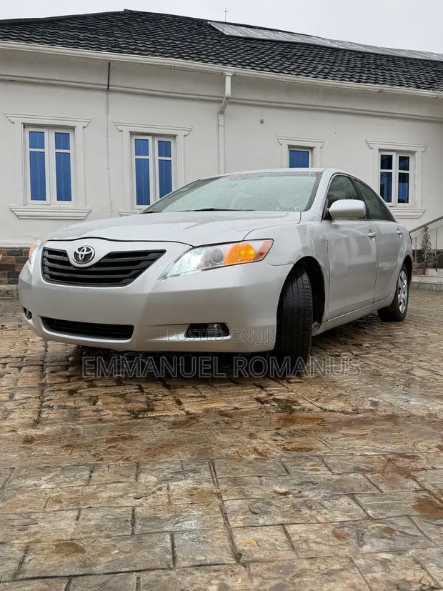 Toyota Camry 2008 Silver - 1