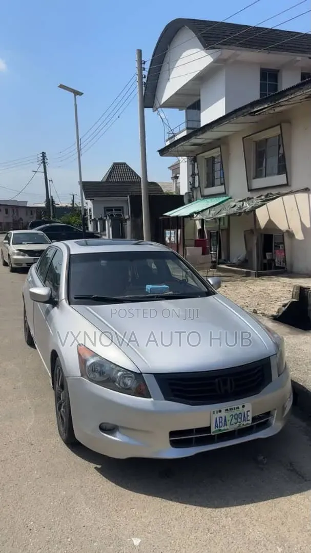 Honda Accord 2010 Silver - 1