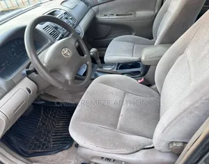 Toyota Camry LE 2004 Gray Sedan