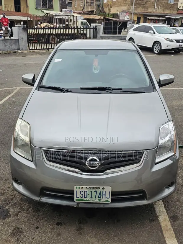 Nissan Sentra 2010 Silver - 1