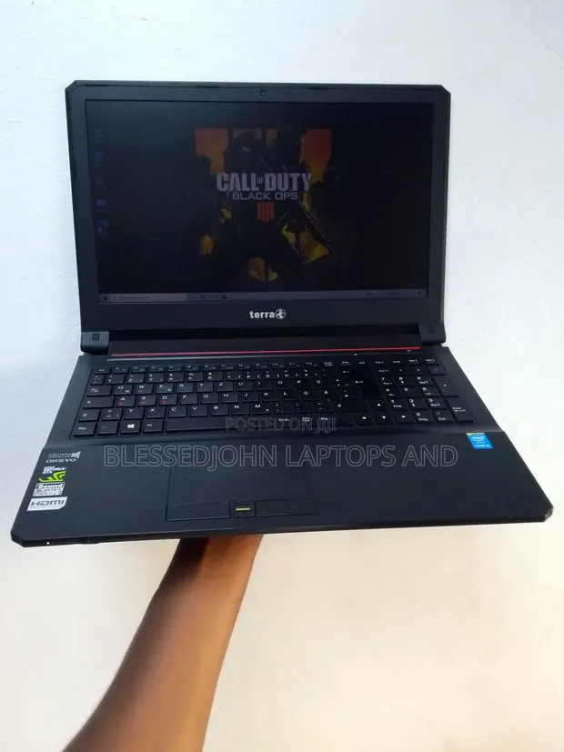 Terra 1549 Laptop: Intel Core i5, 8GB RAM, 1TB HDD, Nvidia GTX 960M - 1