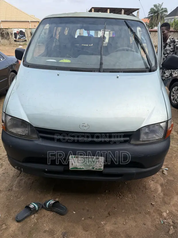 Toyota HiAce 2002 Grey - 1