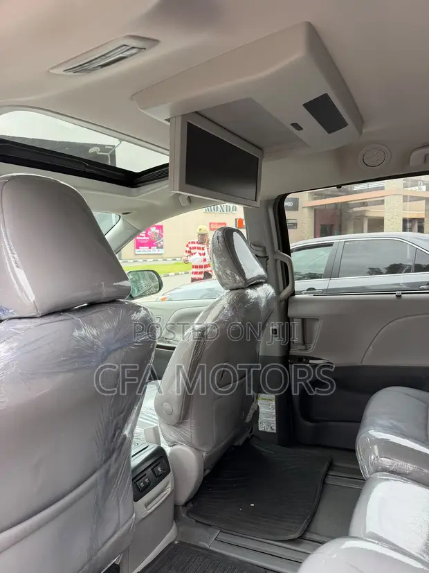 2019 Toyota Sienna XLE Premium - 1