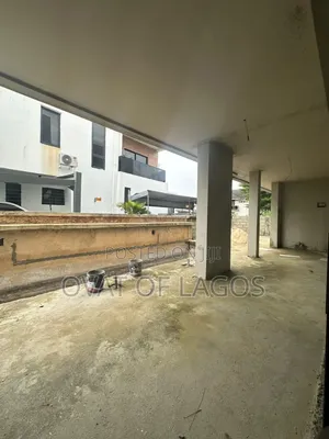 6-Bedroom Duplex for Sale in Pinnock, Osapa London