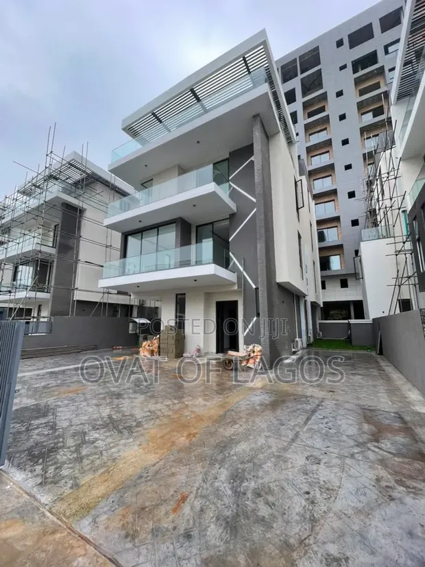 5-Bedroom Duplex with Rooftop, Elevator, Cinema, Pool in Banana Island - 1