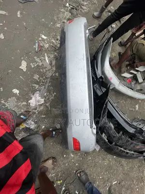 Lexus RX 330 Rear Bumper with Reflector Light
