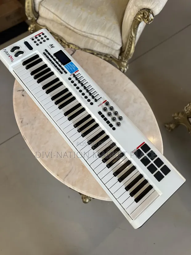 M-Audio Axiom 61 MIDI Controller - 1