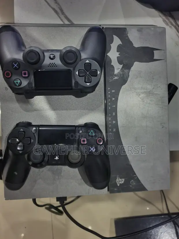 PS4 Console + 2 Controllers + 6 Games - 1