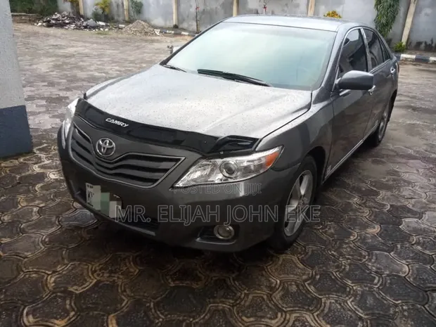 Toyota Camry 2010 XLE - 1