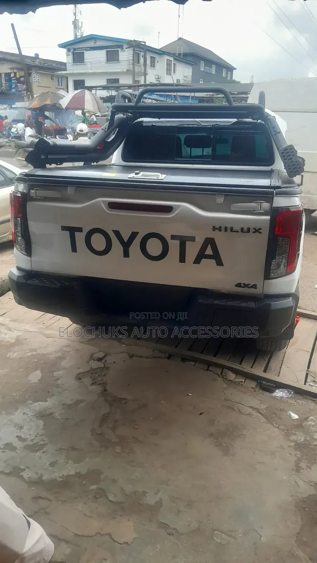 Rugged Rollover Bar for Toyota Hilux - 1