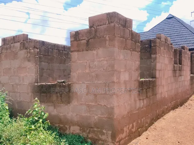 1-Bedroom Block of Flats Uncompleted in Alomilaya, Ifelodun-Kwara - 1