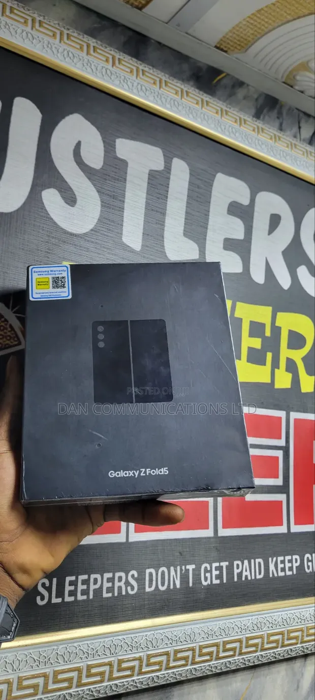 New Samsung Galaxy Z Fold 5 256GB Gray - 1