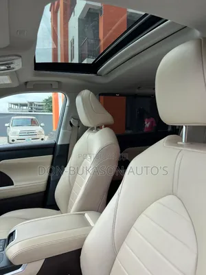 2021 Toyota Highlander XLE Red