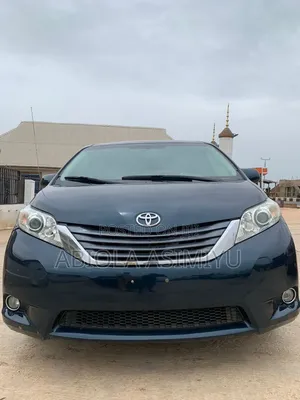 2011 Toyota Sienna LE 7-Passenger Mobility Minivan