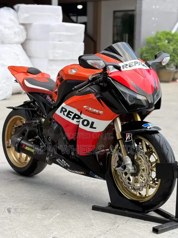 Honda CBR 2015 Orange - 1