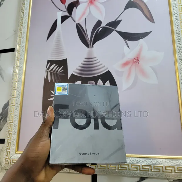 Sabuwar Samsung Galaxy Z Fold4 512GB Grey - 1