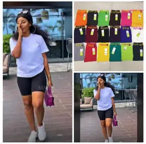 Zara Tufafin Wasanni Na Biya: Farar T-Shirt & Baƙar Guntun Wando