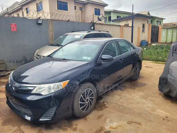 Toyota Camry 2012 Blue - 1
