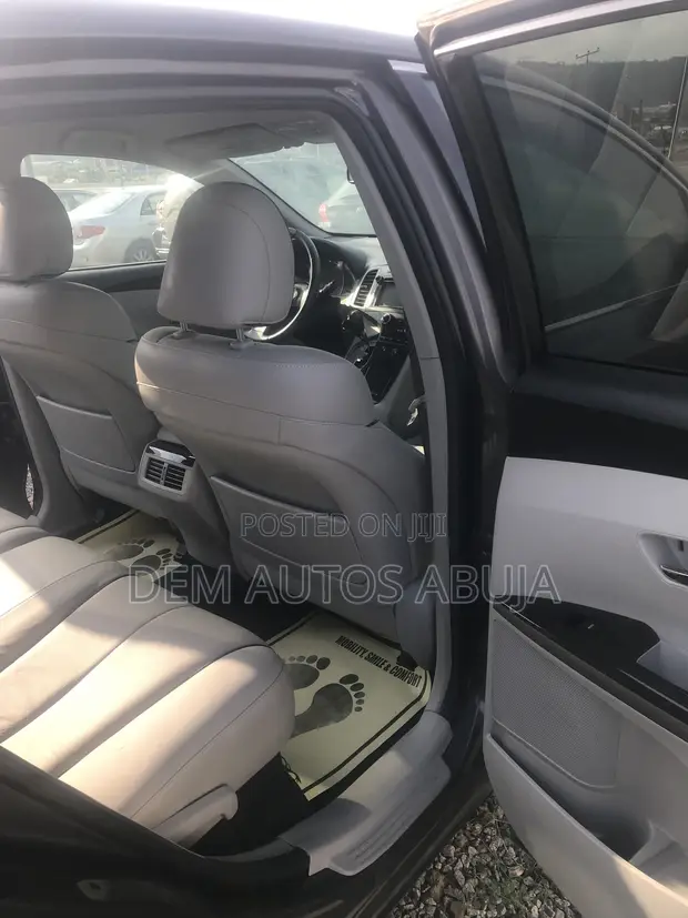 Toyota Venza 2014 Brown - 1