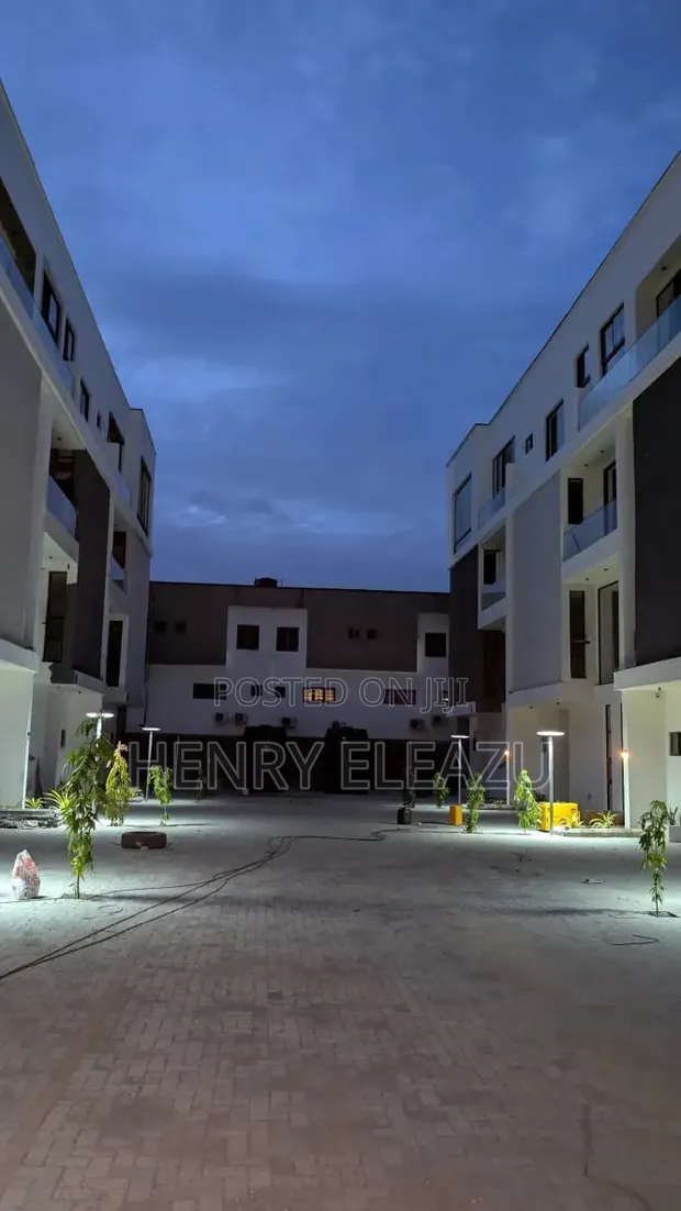 4 Bedroom Duplex in Seagate Estate, Ikate-Elegushi - 1