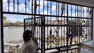 Ginin Benaye 6 na Flats don Hayar Kasuwanci a Igando