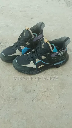 High Quality Sports Shoe - Used
