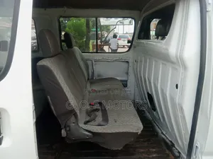 Toyota Grand HiAce 2002 White