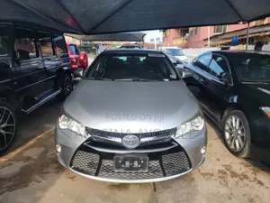 2016 Toyota Camry SE Sedan