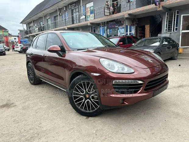 Porsche Cayenne Turbo 2013 Brown - 1
