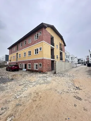 Gidan Kasa Mai Dakuna 3 Don Siyarwa a Ikota
