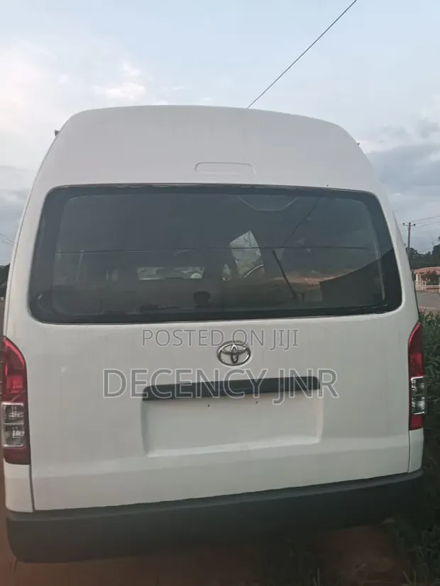 Toyota HiAce 2015 White - 1