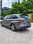 2023 Toyota Sienna XLE FWD 7-Passenger Gray - 5