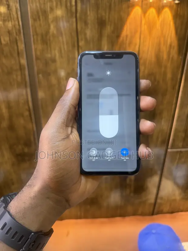Apple iPhone 11 64GB Black - 1