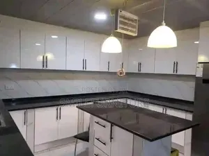 Modern Kitchen Units da Marble Top