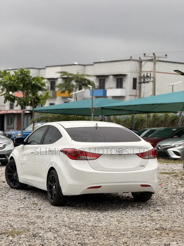 Hyundai Elantra Limited Sedan FWD (1.8L) na 2013 - 1