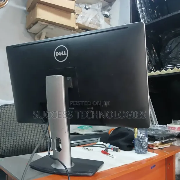 Dell P2715Qt 27-Inch Ultra HD 4K IPS Monitor - 1