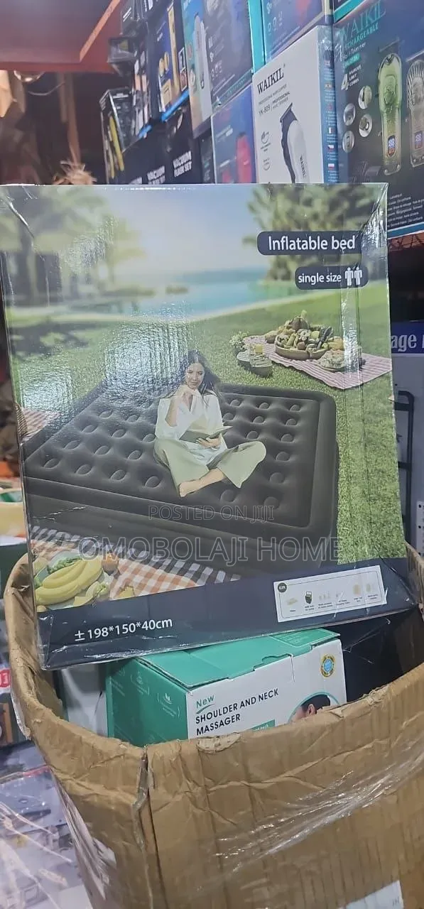 Inflatable Double Air Bed with Built-in Pump (Queen) - 1
