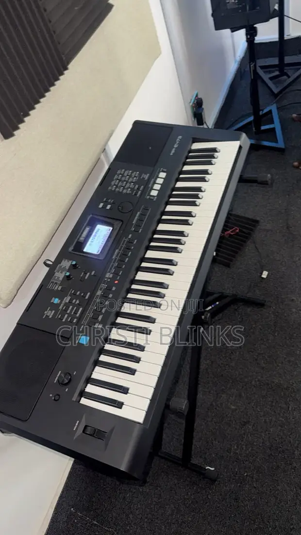 Yamaha PSR-E473 Portable Digital Keyboard - 61 Keys - 1